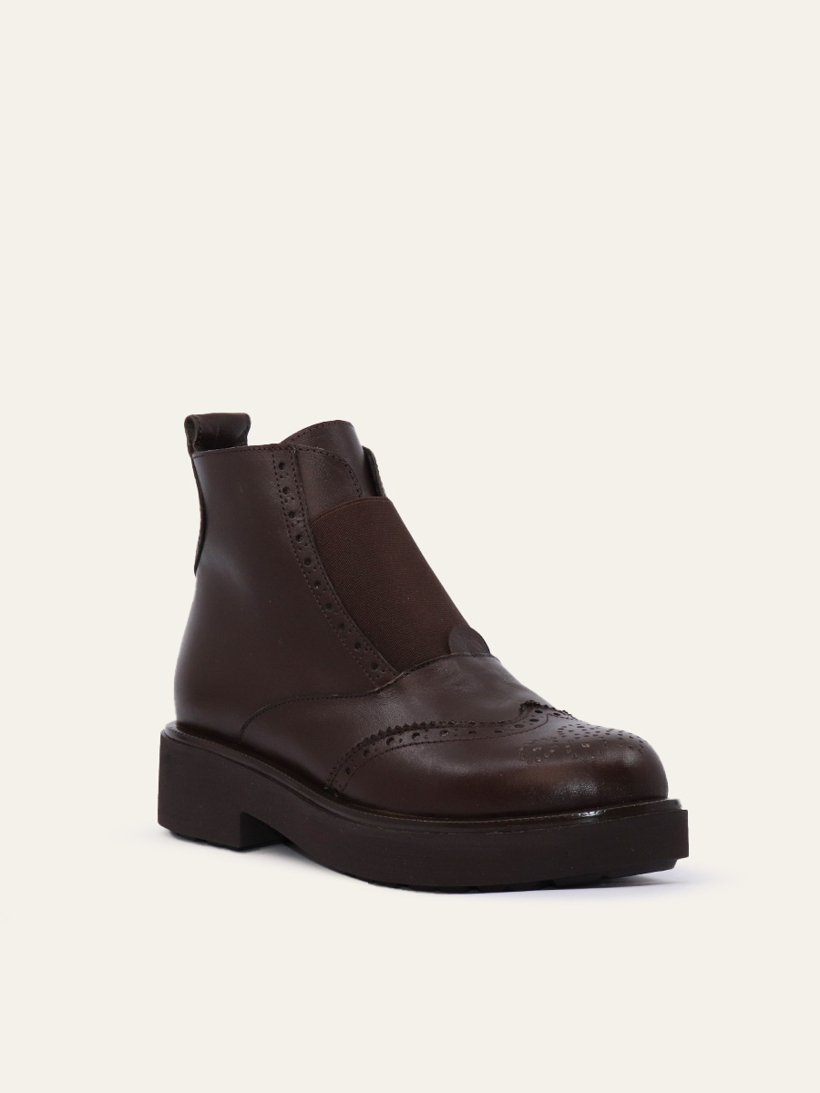 CLASSIC BROGUE BOOTS — 6