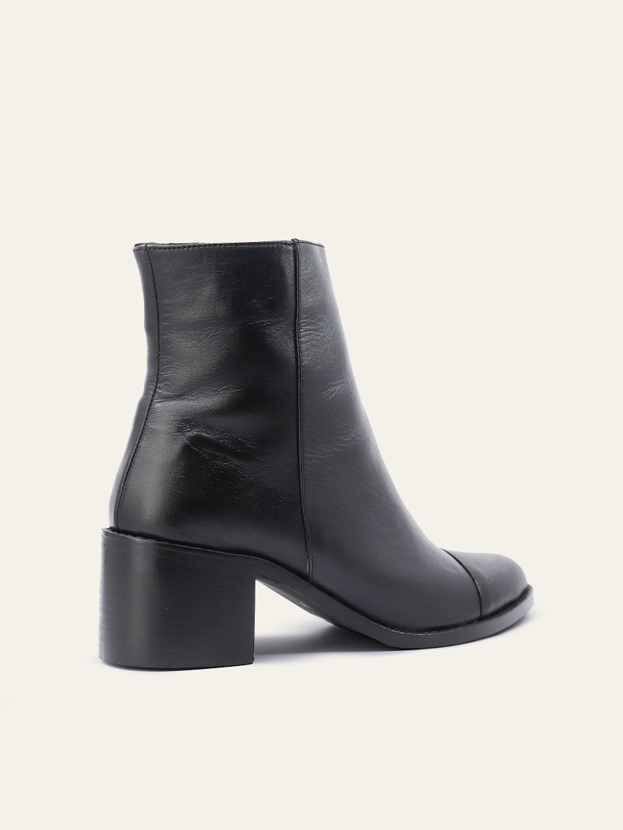 SQUARE-TOE BLOCK BOOTS — 6