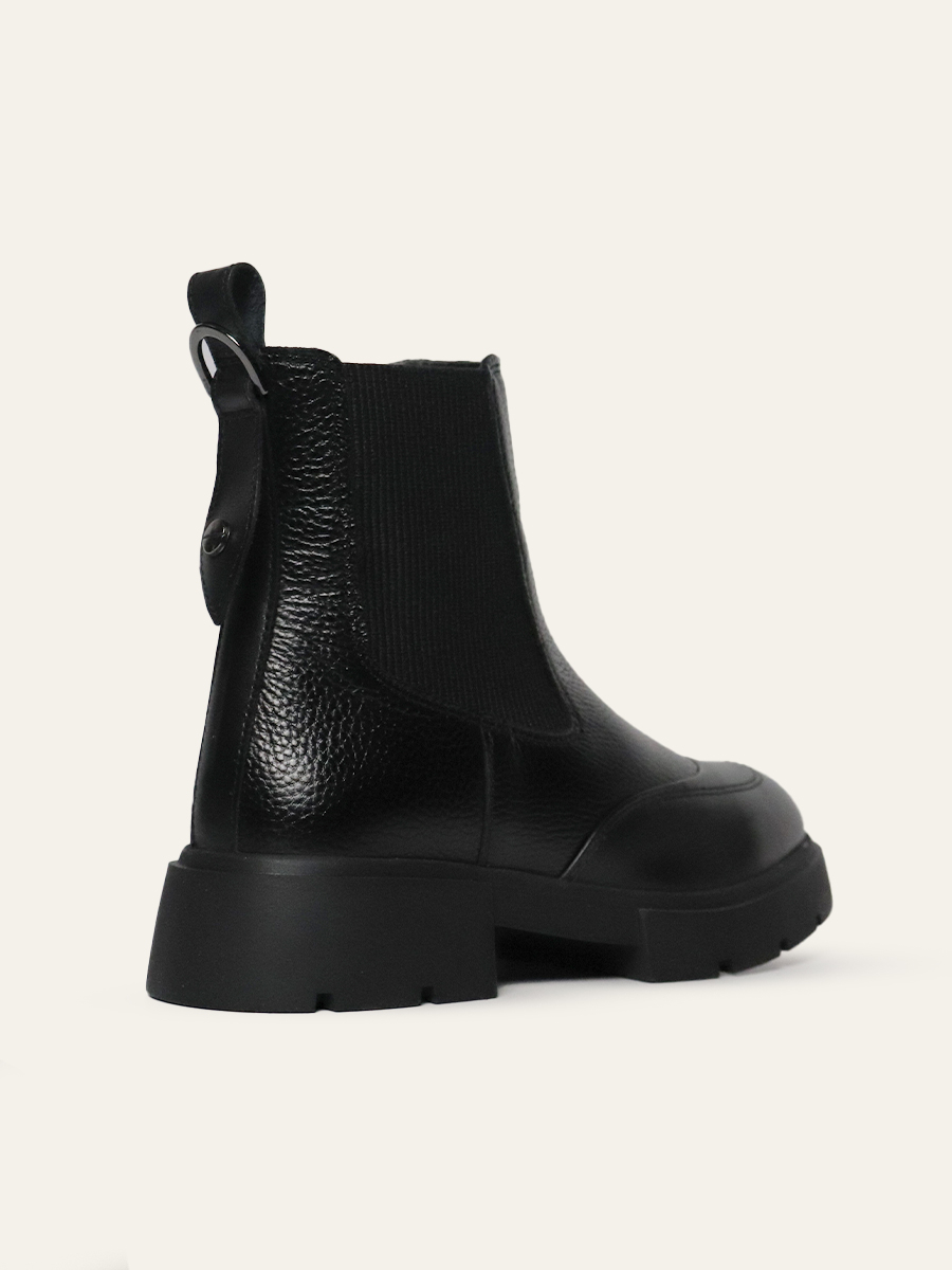 CHELSEA BOOTS — 4