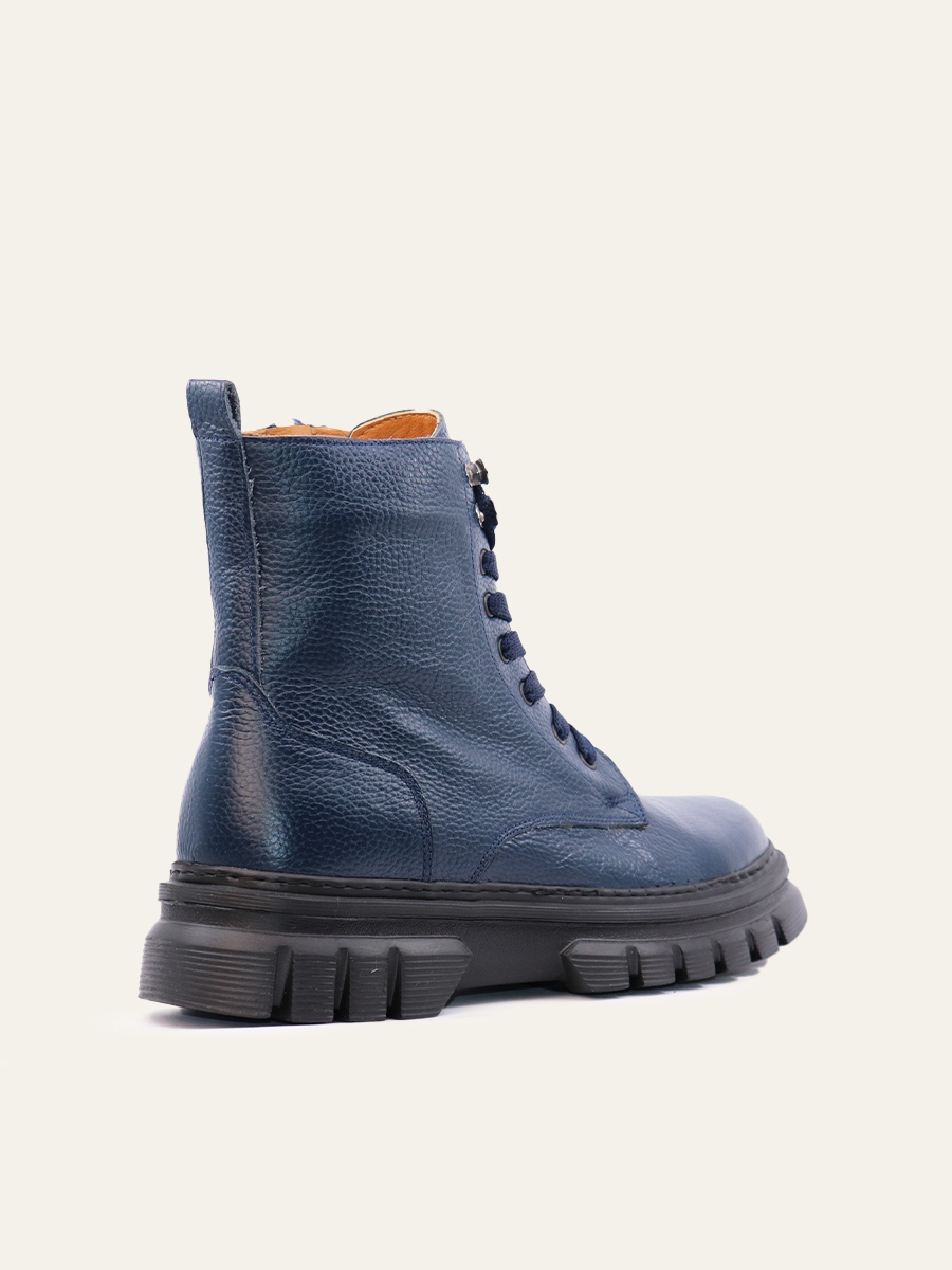URBAN TREK BOOTS — 9