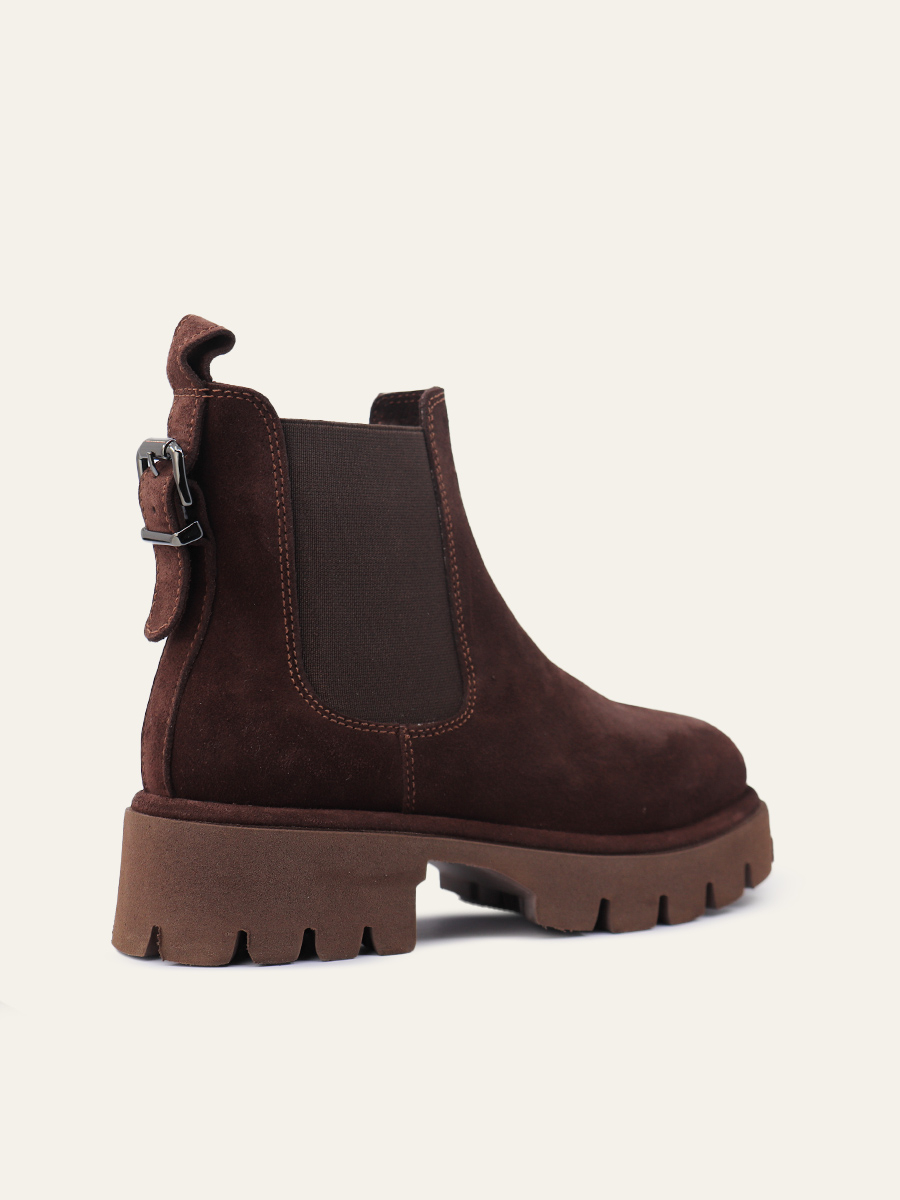 ESSENTIAL CHELSEA BOOTS — 7