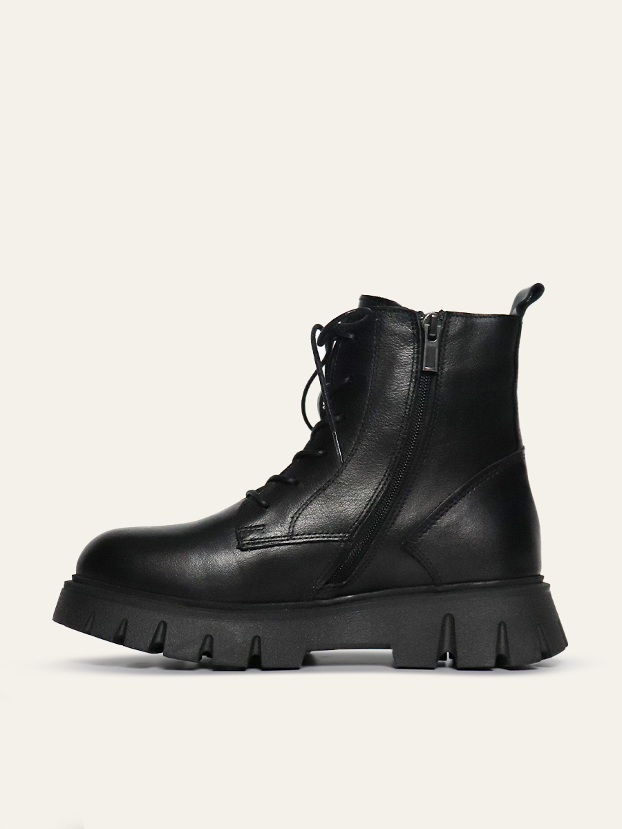 LACE-UP CHUNKY BOOTS — 7