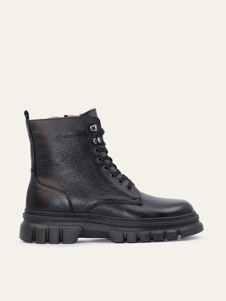 URBAN TREK BOOTS — 10