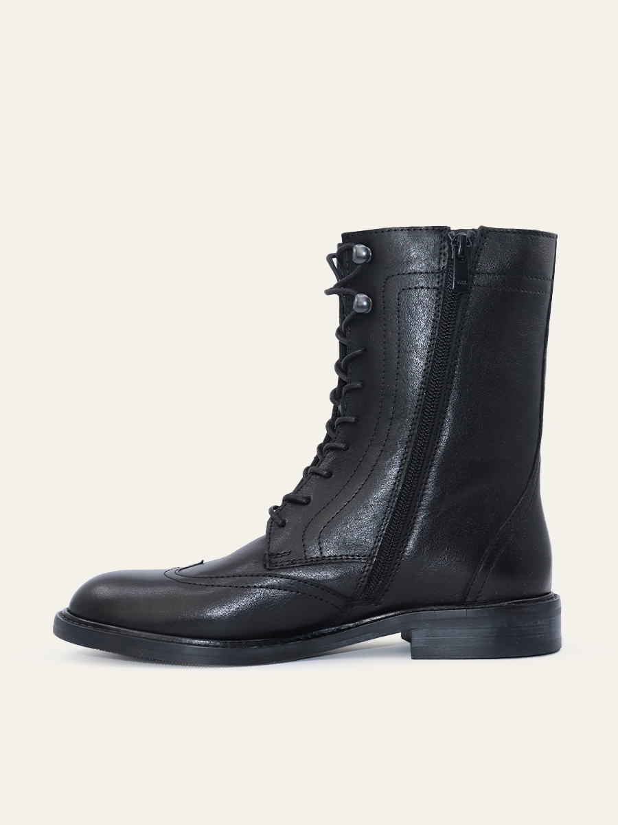 CLASSIC LACE-UP BOOTS — 4