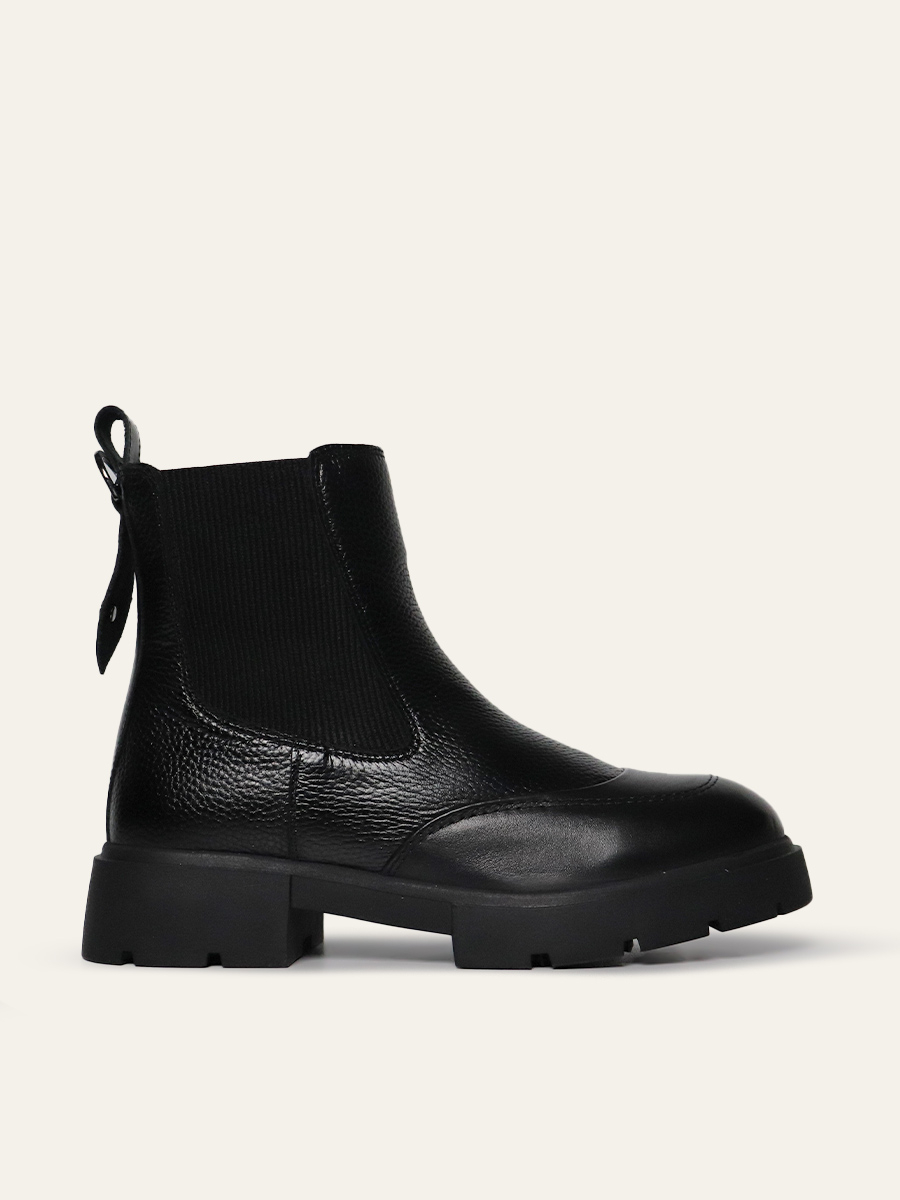 CHELSEA BOOTS