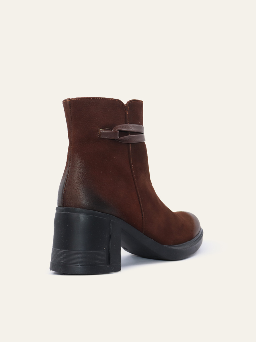 STRUCTURED HEEL BOOTS — 9