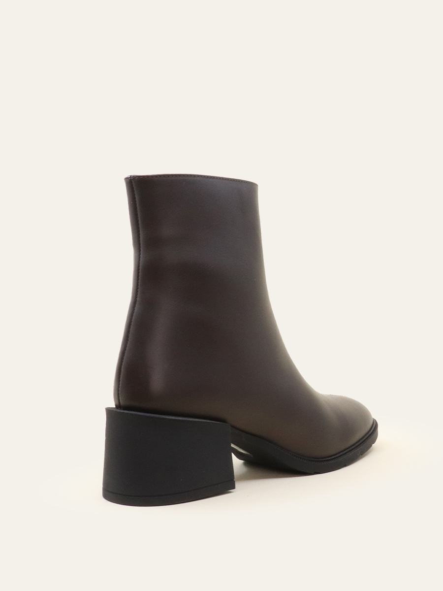 MINIMAL BLOCK-HEEL BOOTS — 6