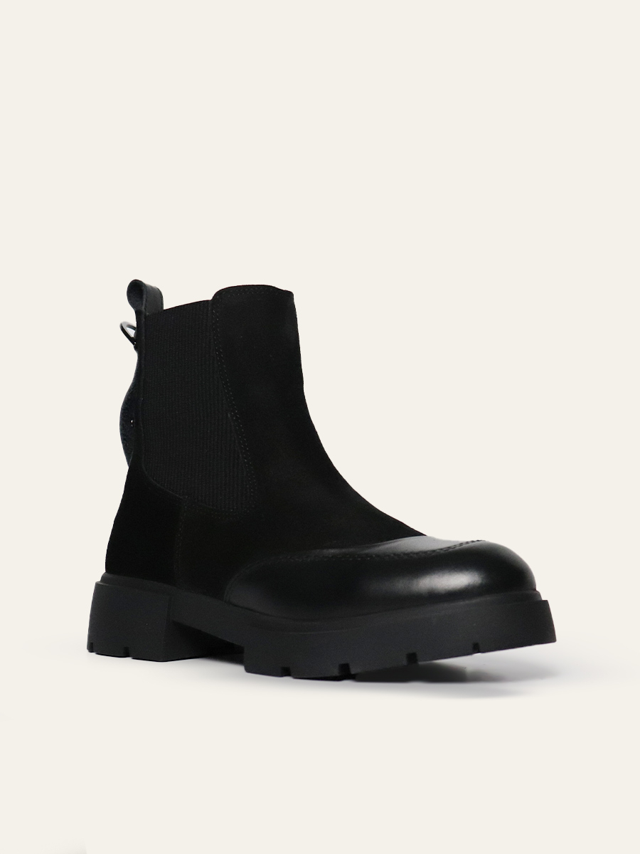 CHELSEA BOOTS — 6