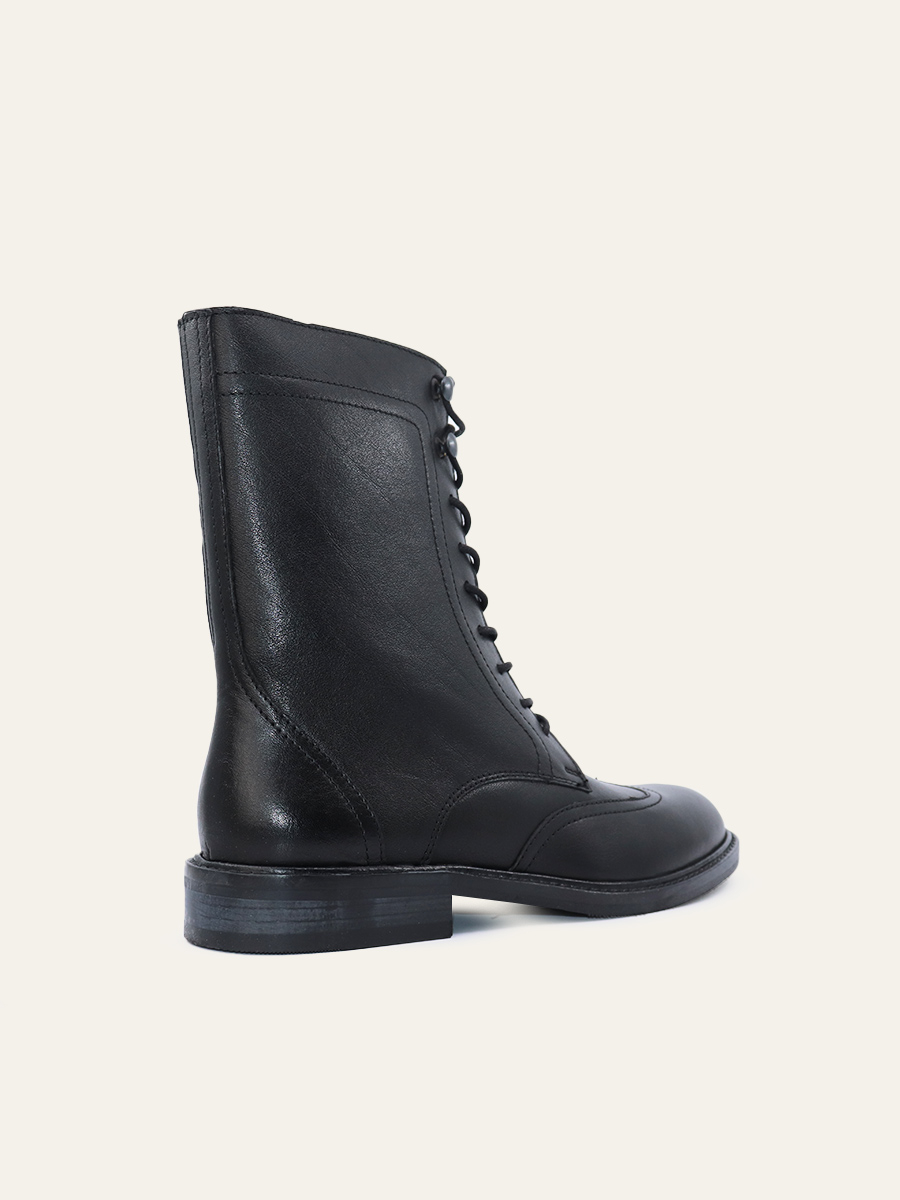 CLASSIC LACE-UP BOOTS — 6