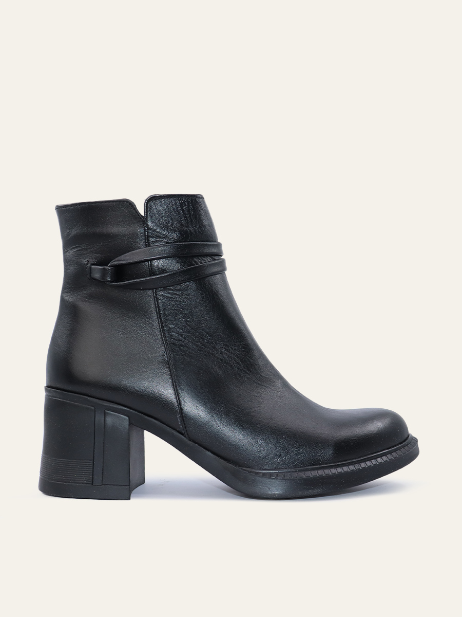 STRUCTURED HEEL BOOTS