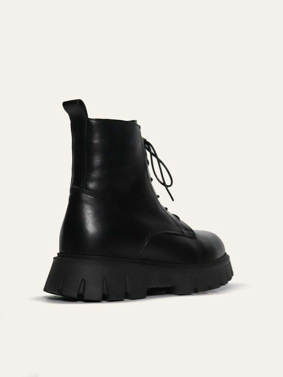 LACE-UP CHUNKY BOOTS — 9