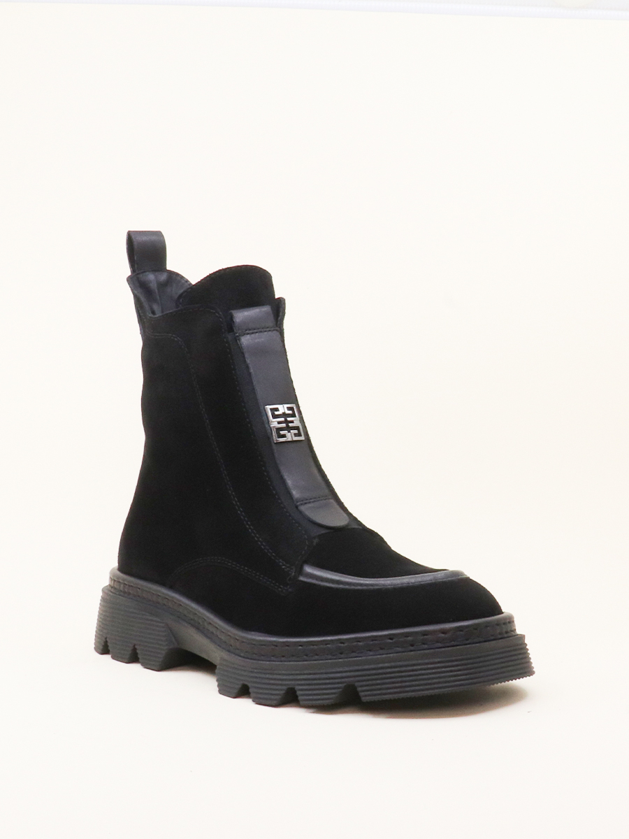 CHUNKY ANKLE BOOTS — 9