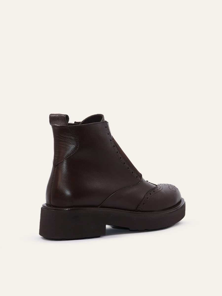 CLASSIC BROGUE BOOTS — 7