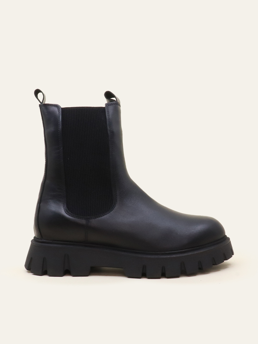 CHUNKY CHELSEA BOOTS