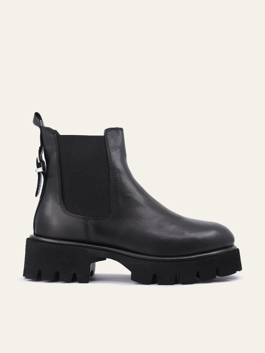 ESSENTIAL CHELSEA BOOTS
