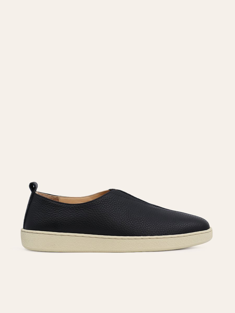 MINIMAL SLIP-ON SNEAKERS