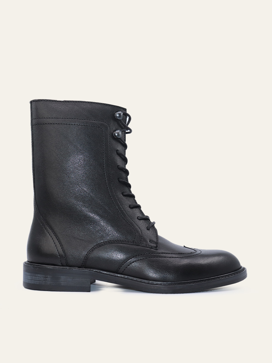 CLASSIC LACE-UP BOOTS — 3