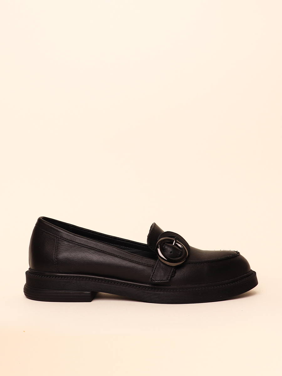 CIRCLE BUCKLE LOAFERS