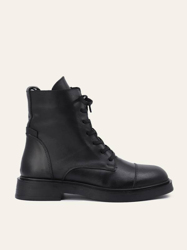URBAN LACE-UP BOOTS