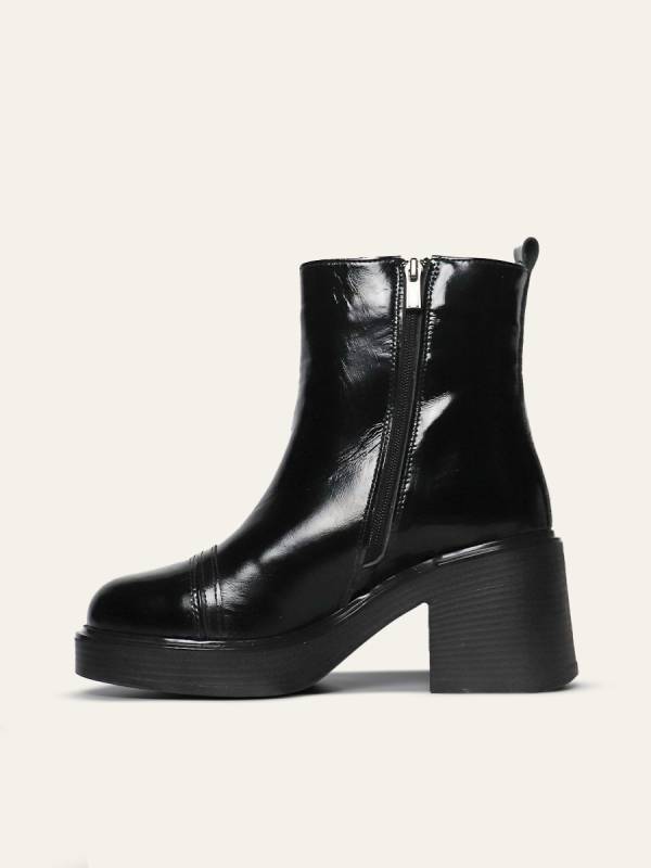 BUCKLE DETAIL BLOCK BOOTS