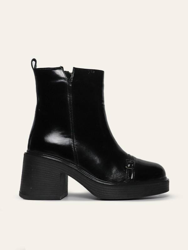 BUCKLE DETAIL BLOCK BOOTS