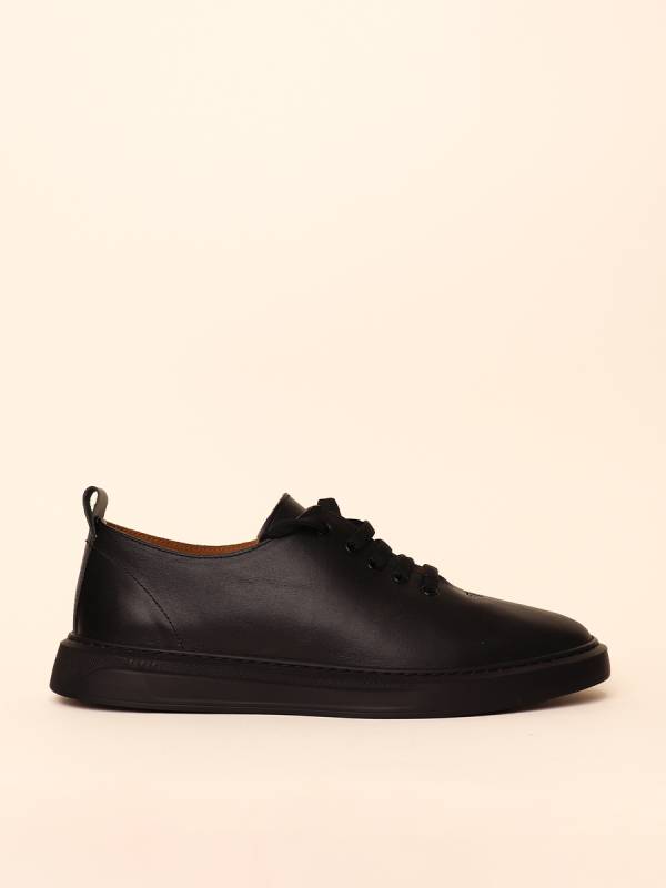ESSENTIAL LEATHER SNEAKER
