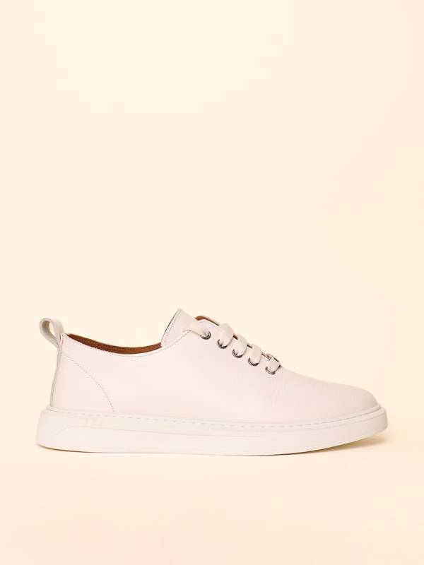 ESSENTIAL LEATHER SNEAKER