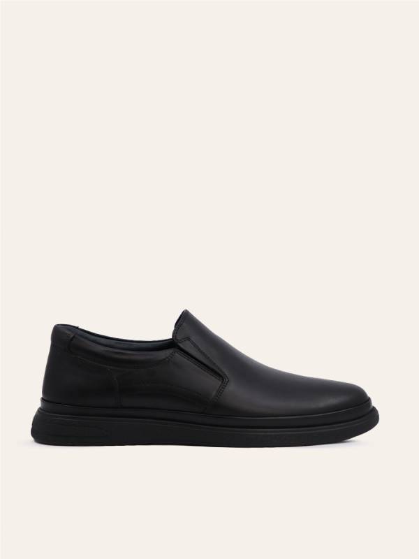MINIMAL SLIP-ON SHOES