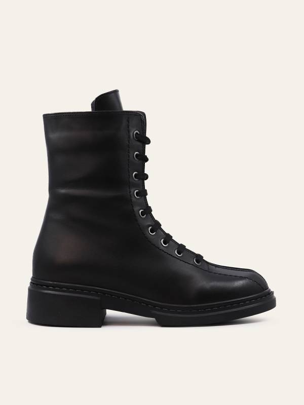 REFINED LACE-UP BOOTS