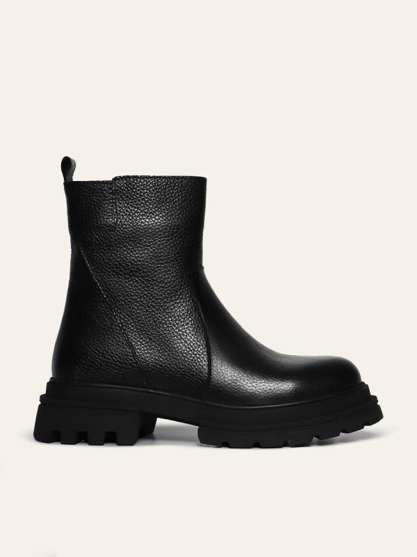 TEXTURED ANKLE BOOTS