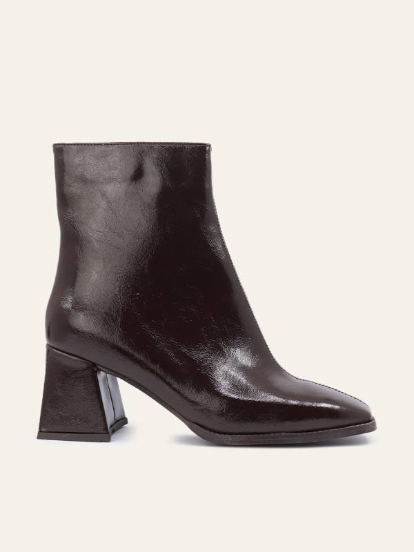 SCULPTED PATENT BOOTS