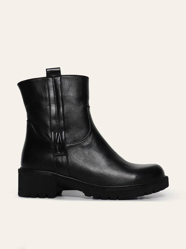 METAL ACCENT BOOTS