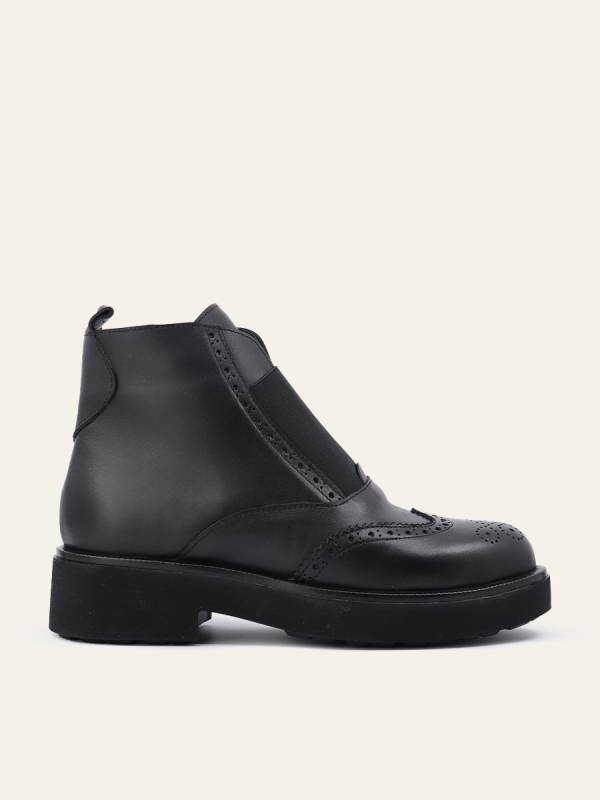 CLASSIC BROGUE BOOTS