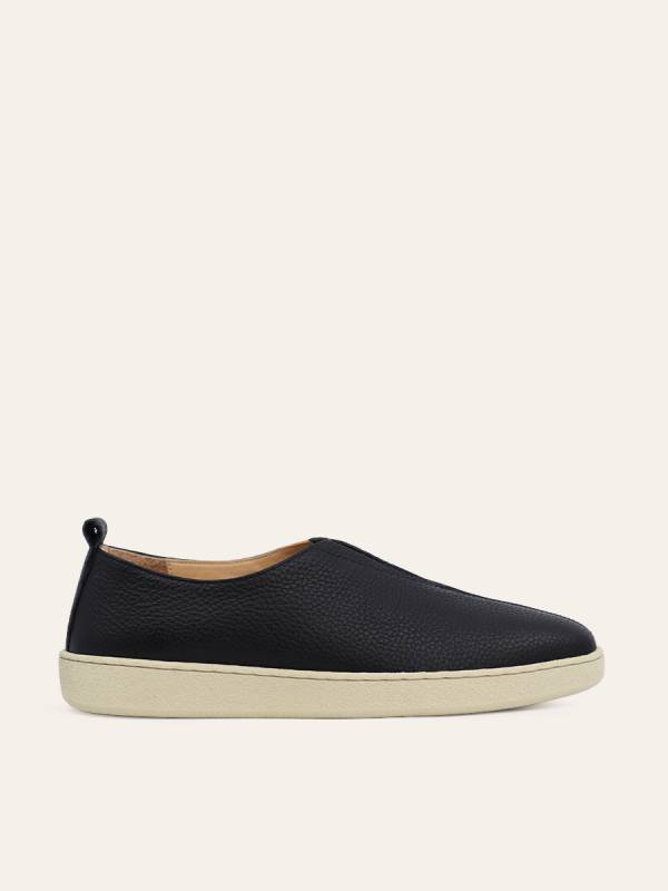 MINIMAL SLIP-ON SNEAKERS