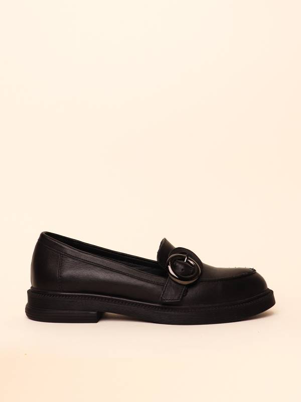 CIRCLE BUCKLE LOAFERS