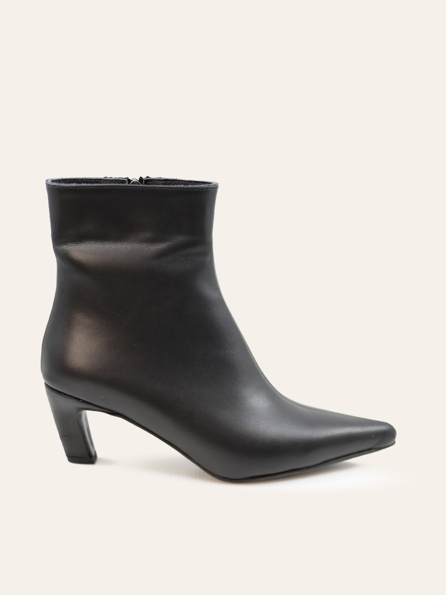 POINTED HEEL ANKLE BOOTS