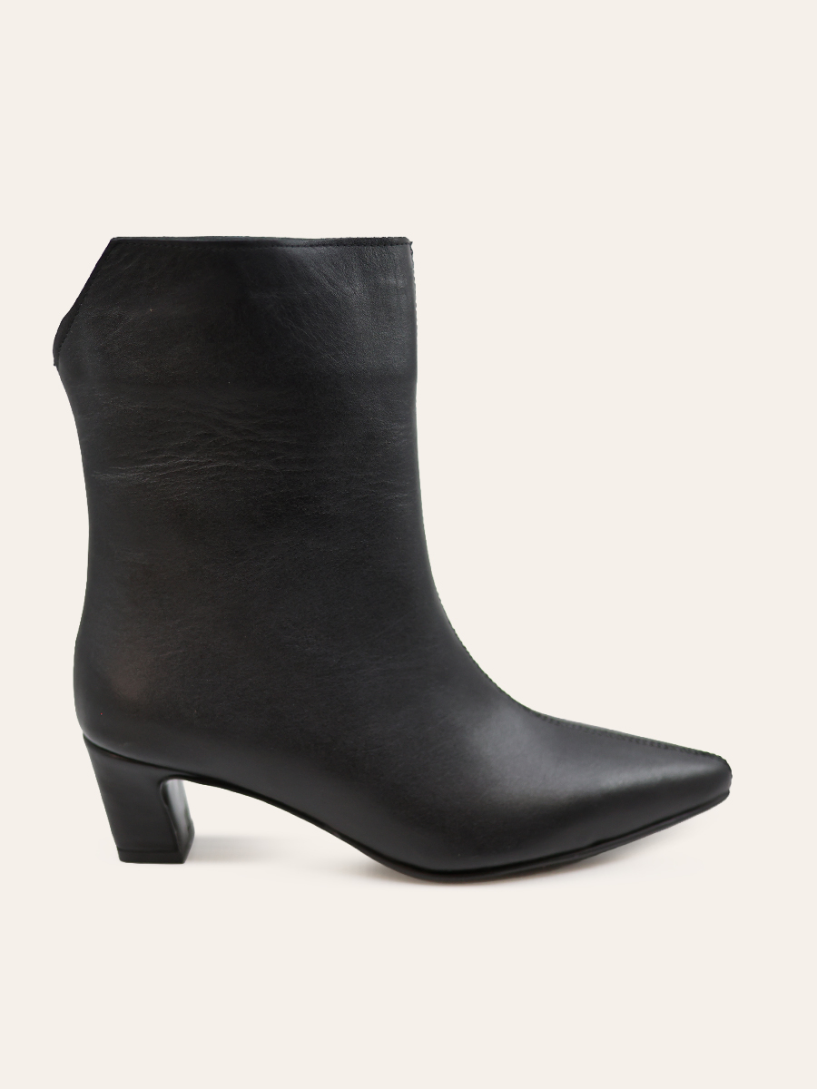 POINTED TOE ANKLE BOOTS