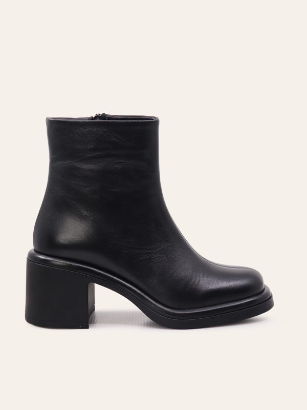 CLASSIC BLOCK HEEL ANKLE BOOTS