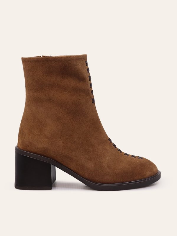 STRUCTURED ANKLE BOOTS