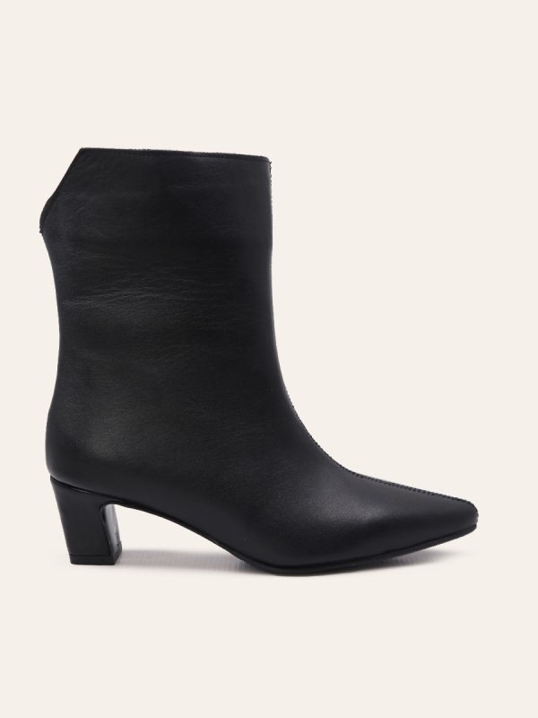 POINTED TOE ANKLE BOOTS