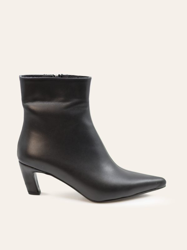 POINTED HEEL ANKLE BOOTS