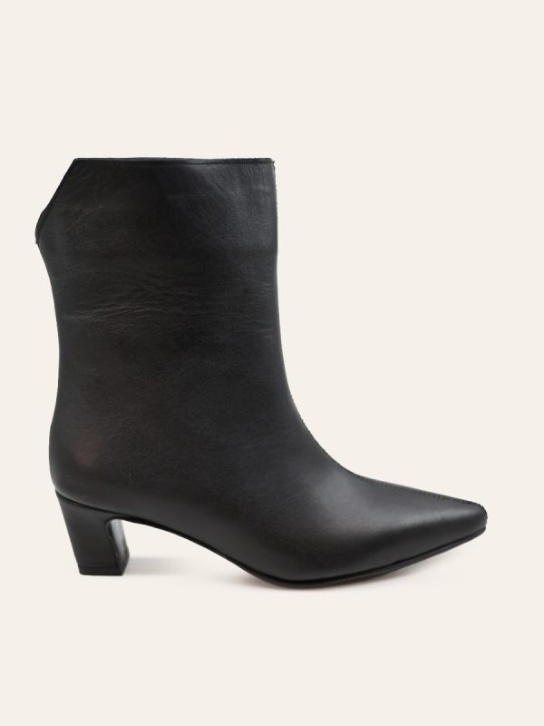 POINTED TOE ANKLE BOOTS