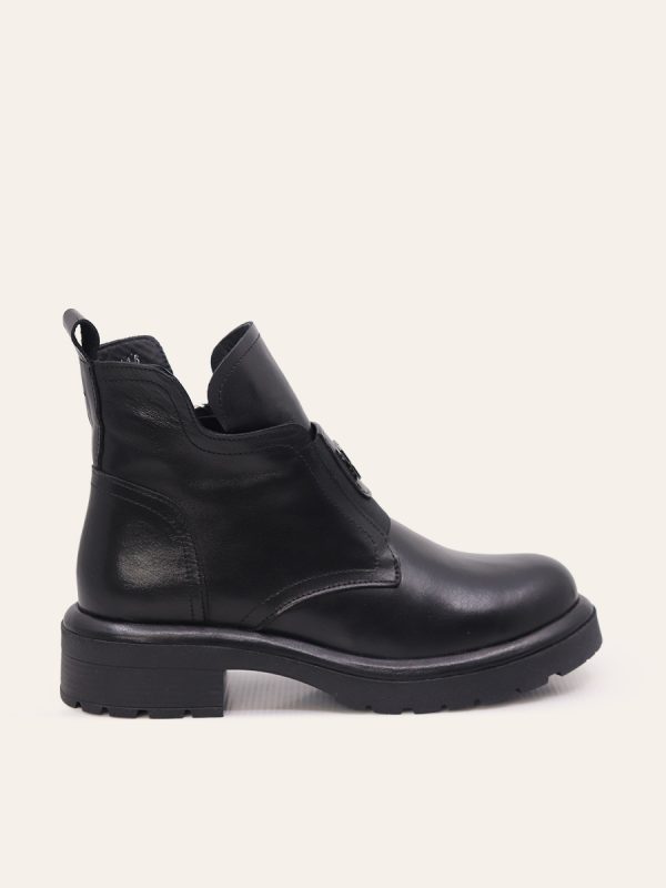 LOW HEEL ANKLE BOOTS