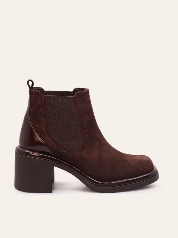 HEELED CHELSEA BOOTS