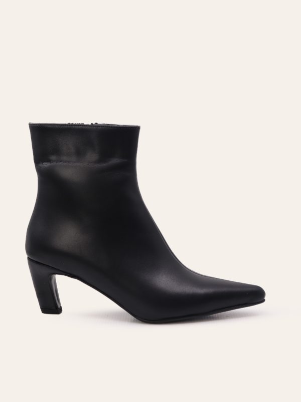 POINTED HEEL ANKLE BOOTS
